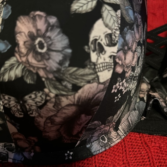 Torrid - Picture 2 of 4